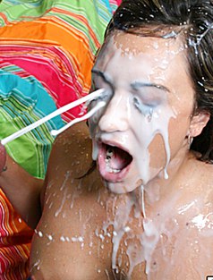 Здоровенный черный член и море спермы на лице