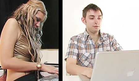 В пизду вставил сначала язык, а потом и длинный, белый член