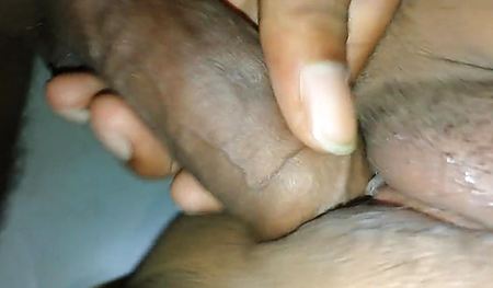 Член крупно елозит в письке