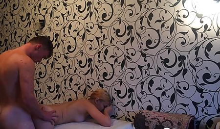 Смачно выебал подружку раком