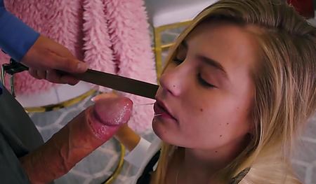 Дала репетитору поиметь в бритую киску