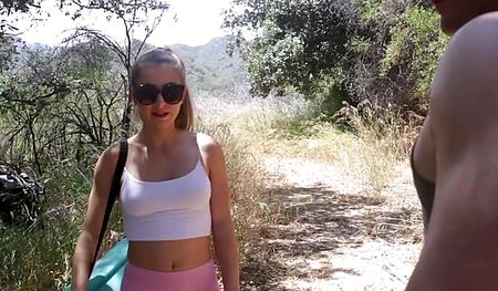 Вдул попутчице на природе