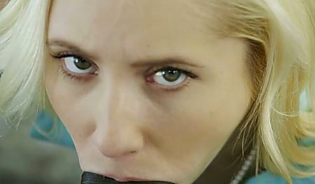 Половой акт негра и блондинки стоит посмотреть любителям порно